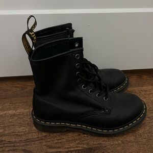 Black Doc martin boots women’s size 7
